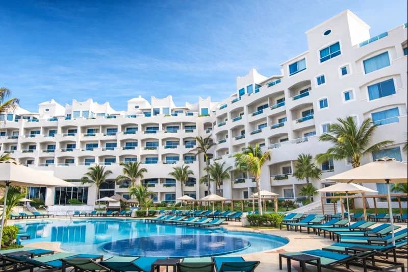 Playa Hotels & Resorts Cancún